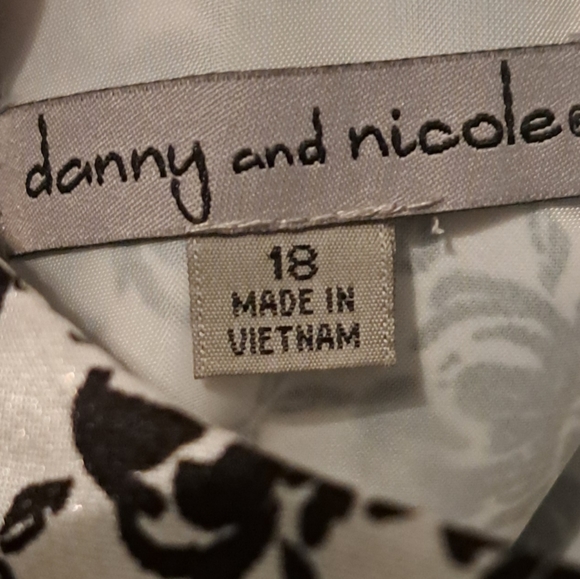 Black&white dress with abstract flower pattern and thin bow belt .  Size 18. - Picture 5 of 5